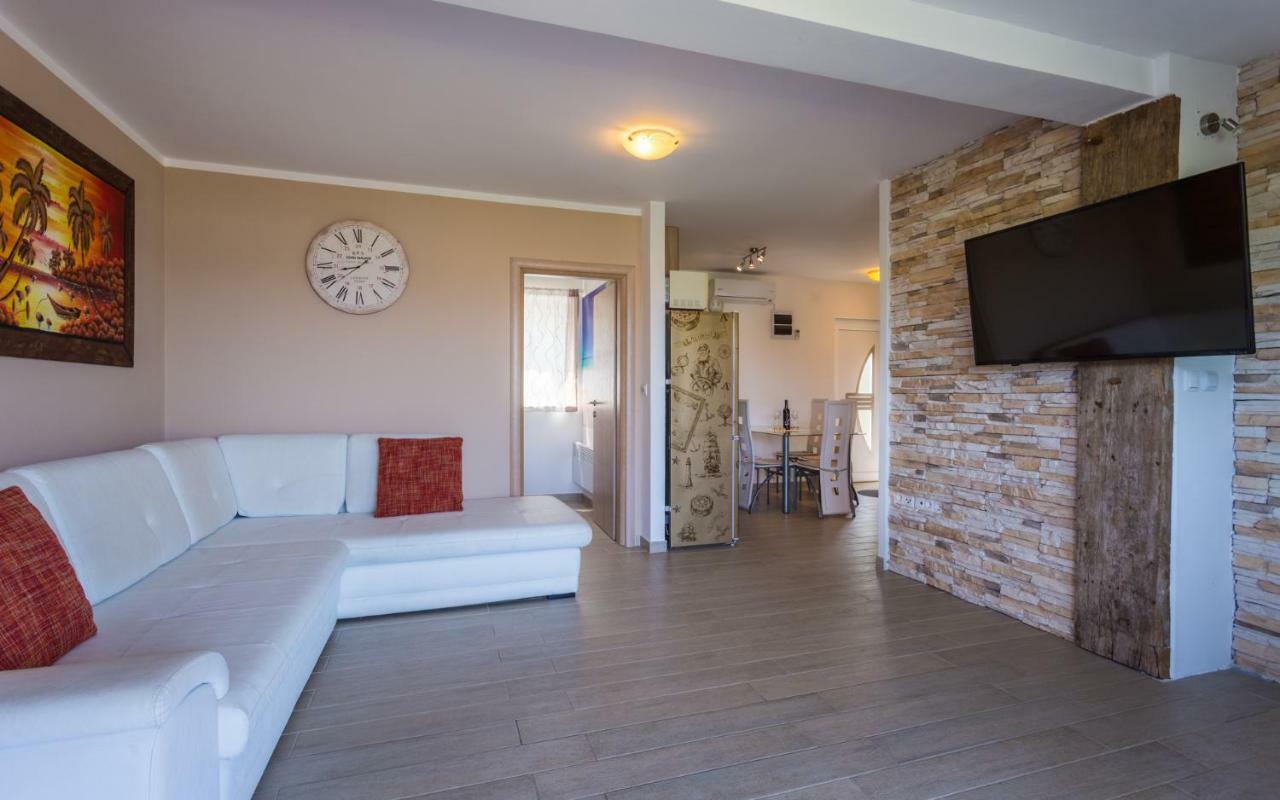 Apartment Trava Klimno Exterior photo