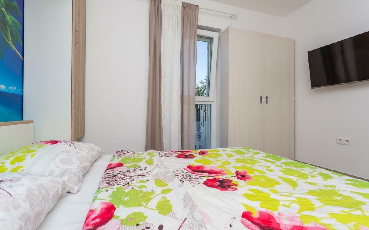 Apartment Trava Klimno Exterior photo